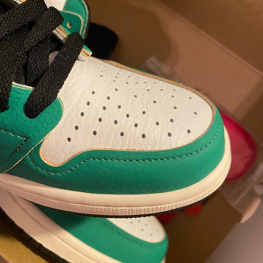 Nike Air Jordan 1 Retro High OG Lucky Green - Picture 4 of 5
